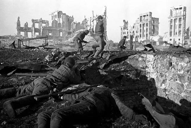 Why Soviet soldiers hooked grenades in Stalingrad - iMedia