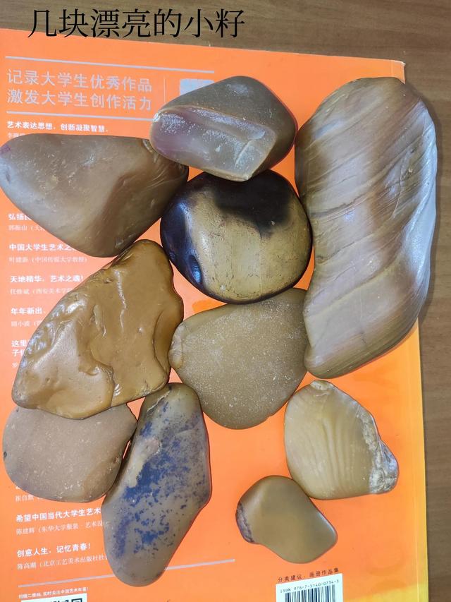 Several yellow wax stones collected in recent years iMedia