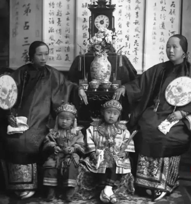Photos of the late Qing Dynasty rich men all marry wives and take