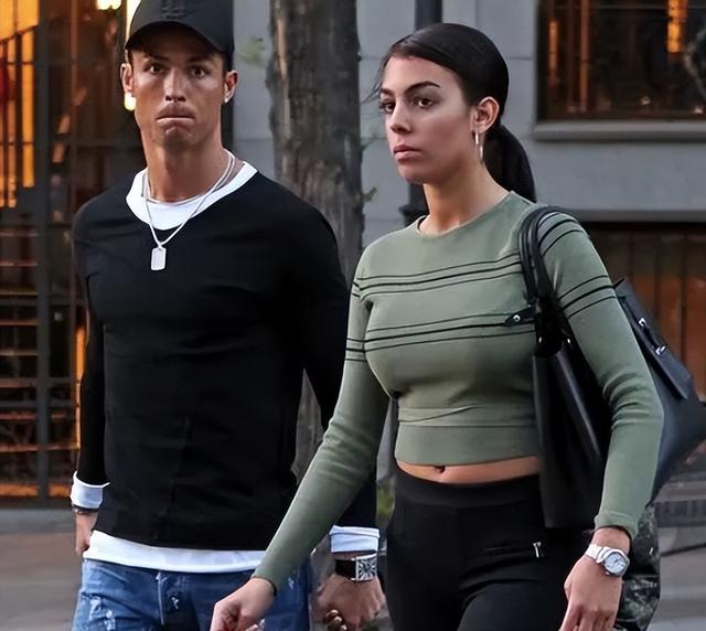 Cristiano Ronaldo gave his girlfriend a 5000 Marriott car, is