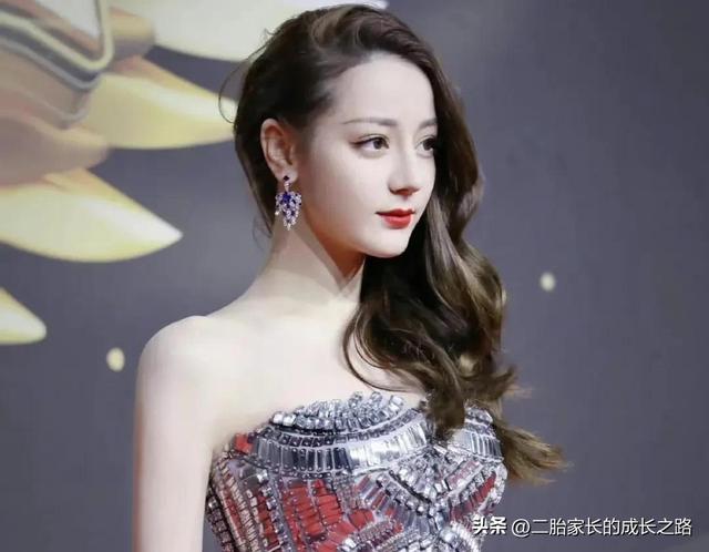 Dilireba with fair skin and beautiful red carpet - iMedia