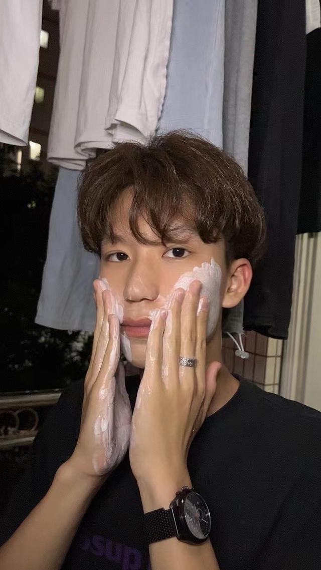 What are the effects of not washing your face in the morning on your