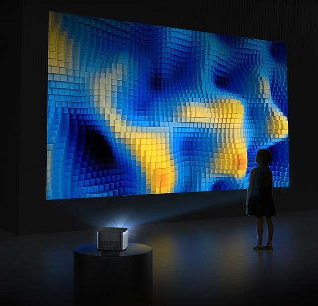 What is the difference between projector DLP technology and LCD