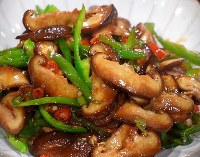 Shiitake mushrooms are delicious even if they are fried without meat