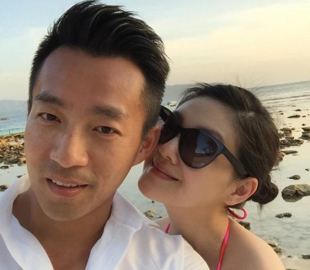 There is a family banquet in Zhang Lan's midautumn mansion. It is