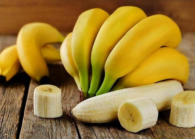 can-eating-bananas-help-lower-blood-pressure-is-eating-bananas-good-or