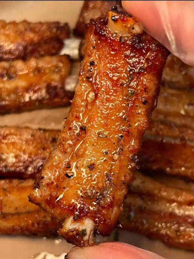 The way to eat ribs can't be missedKorean Garlic Pork Ribs!Fully