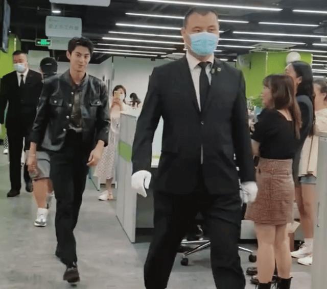 What Does Wang Hedi Look Like In Reality Leaving Canglan Jue To Sweep 