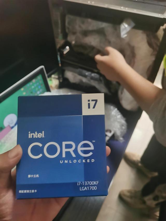 The graphics card power supply line is 1 point and 2 lines, and 2 lines with 3080 Vulcan. Is the