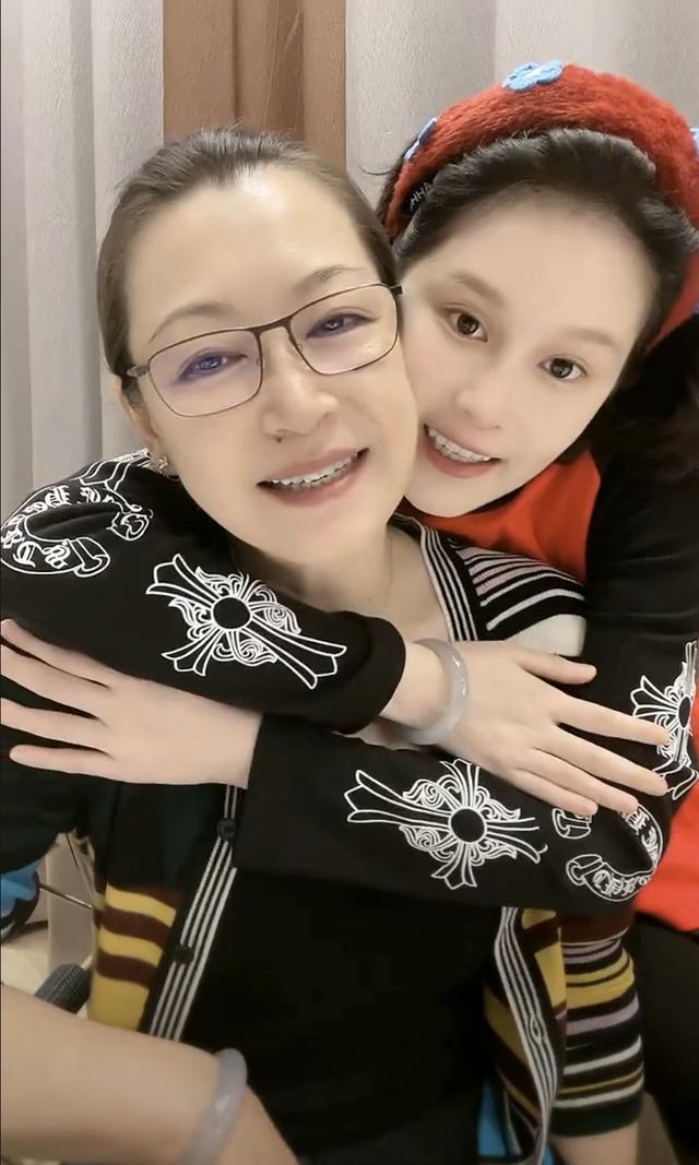 Zhao Benshan celebrates his beloved wife’s birthday with a close