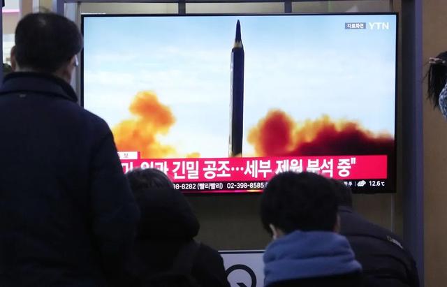 朝鲜成功试射一枚中远程弹道导弹