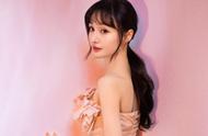 A pink Qing Dynasty is sweet lovely, zheng Shuang appears on a country drama grand ceremony, horseta