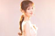 Zheng Shuang wears skirt of cake of pink of one word shoulder, melting tenderness, glamour is infini