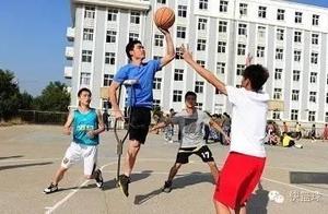 拄拐也能打篮球，独腿青年瞿诗涛的篮球生活