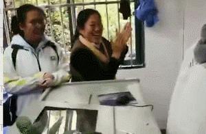 武汉一中学生解出一道方程 年过半百的女教师竟高兴得跳起了舞