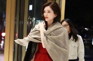明星下班图大赏：热巴急跑杨颖维持甜美，王一博蹦下台阶很激动