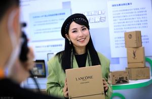 和硕回应违规用学生工：确有此事；曝16元能买1万淘宝直播观众