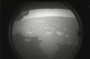 刚刚，NASA“毅力号”登陆火星，传回首张火星照片
