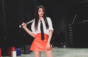 是金子总会发光！金子涵颜值顶打衣品在线,高挑身材动人美艳！
