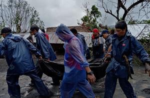 台风天鹅席卷菲律宾引爆泥石流 至少10死40万人撤离家园