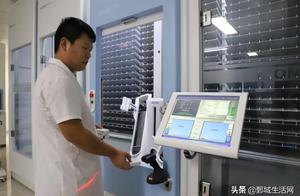 鄄城县人民医院自动发药机投入使用 将“人等药”变成“药等人”