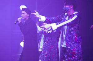 Li Yifeng holds birthday to be able to promise to sing birthday song occasion to shake together with