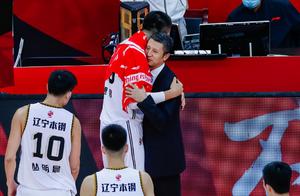 Distant basket team member surpasses teacher of greeting of back row team, cong Mingchen platoon is