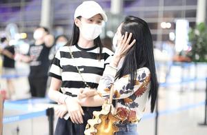 王霏霏偶遇沈梦辰，热情拥抱却暴露
