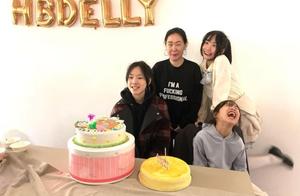 小S为大女儿庆15岁生日，与三个女儿合照翻白眼自夸年轻