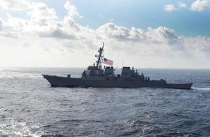 两艘美舰再穿台湾海峡，国防部强硬表态，解放军时刻戒备随时出击