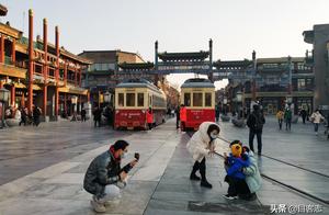 千万北漂就地过年，北京各商场排百米长队！不见昔日“空城”景象