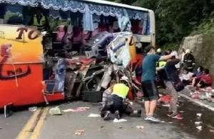 6死39伤！大巴车撞向路边山崖，现场惨烈【三分钟法治新闻全知道】
