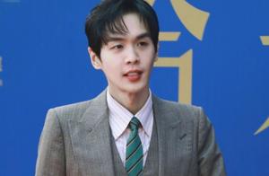 张若昀瘦到脱相，失去美颜后认不出来，这么瘦怪不得腰围65CM