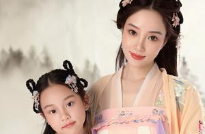 李小璐带女儿拍古风写真庆生，甜馨穿旗袍变淑女，越长越高级