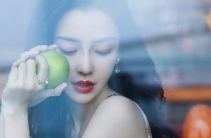 名门泽佳：杨颖真不愧美丽“冻”人，一袭麦穗纹纱裙效果优雅温柔