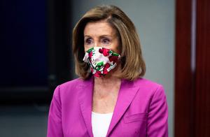 美国反口罩的议员，感染了病毒！网友嘲讽：不是不报，时候未到