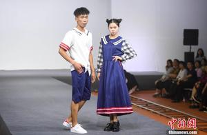 湖南益阳举办校服秀 让学生爱上穿校服