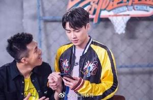 李易峰：郭艾伦亚洲前10帅 不用我鼓励他