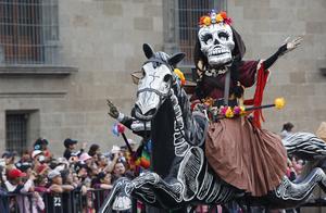 墨西哥亡灵节来临，各种脑洞大开“骷髅妆”大聚会