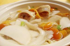 味道鲜美的菌菇汤，营养丰富，能暖胃，冬天吃很合适