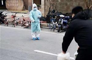 免费给医护人员送餐，60万元食材耗尽后，这名武汉汉子说…