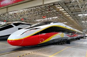 时速400公里可变轨高铁下线，将助力中国高铁“走出去”