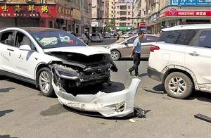 东莞“无人驾驶出租车”被撞 交警判对方全责