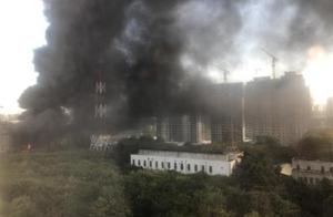 南京市建邺区一工地保温材料失火，已扑灭，无人员伤亡
