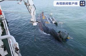 山东威海一渔船被撞发生翻扣 已致3人死亡