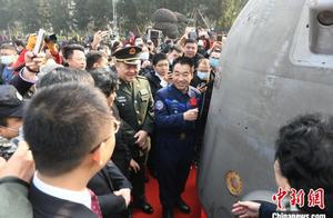 神舟十号载人飞船返回舱长期落户湖南韶山