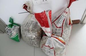 广西一男子对裁决不满，拎4麻袋硬币清偿执行款，法院：另罚5万