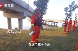 救援现场110和119被这事难住了，80岁阿婆说“我来”→