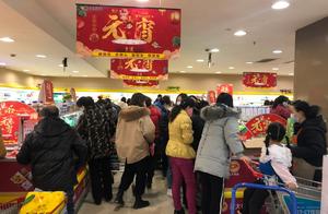 Eve of festival of lanterns, this supermarket stuffed dumplings masse of glutinous rice flour served