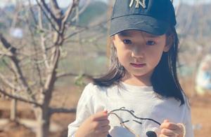 Dong Xuan takes a daughter to plant tree, netizen: I should steal small dimple